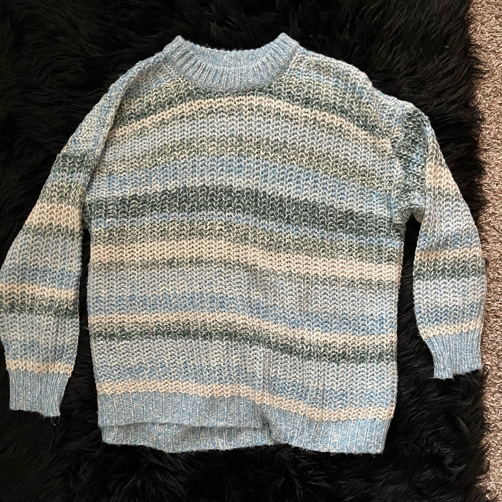 LAST CALL! American Eagle crewneck knit sweater